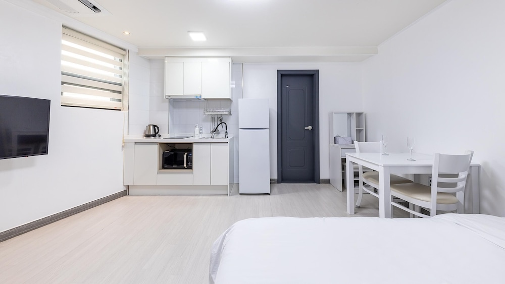 Basic Room, 1 Bedroom (201) - Photo 8