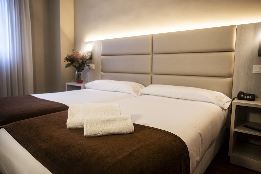 Twin Room - Photo 1