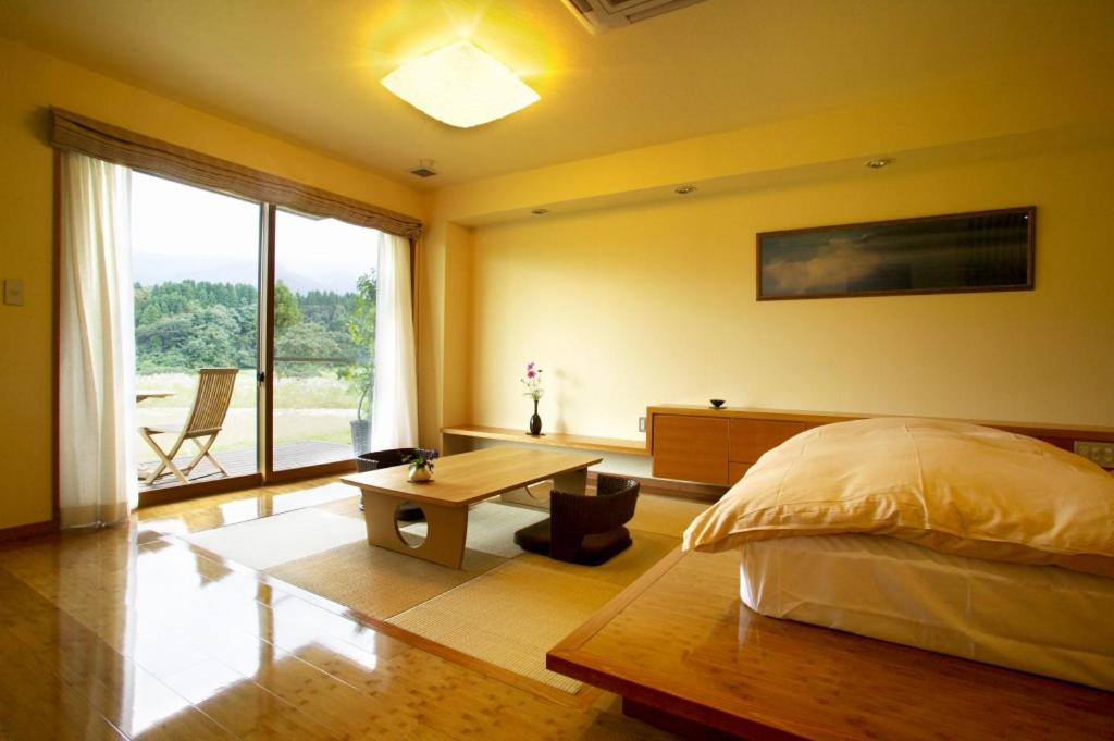 Deluxe Japanese-Style Room with Garden View photo 1