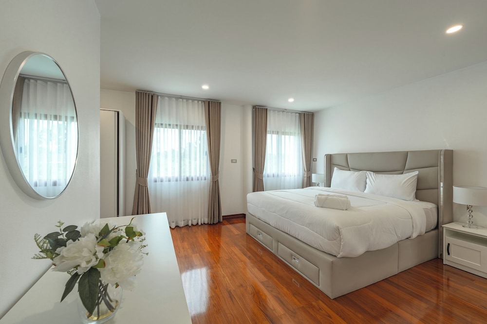 Villa photo 2