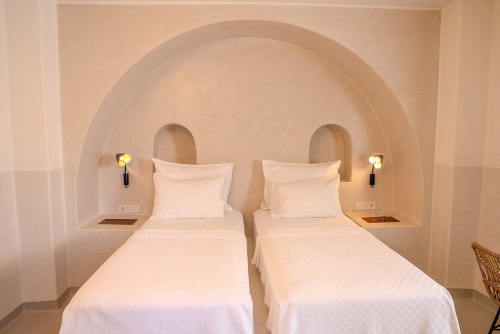 Suite, 2 Twin Beds, Garden View - Photo 5