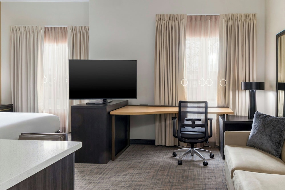 Studio Suite, 1 King Bed with Sofa bed (Mobility/Hearing Accessible, Tub)