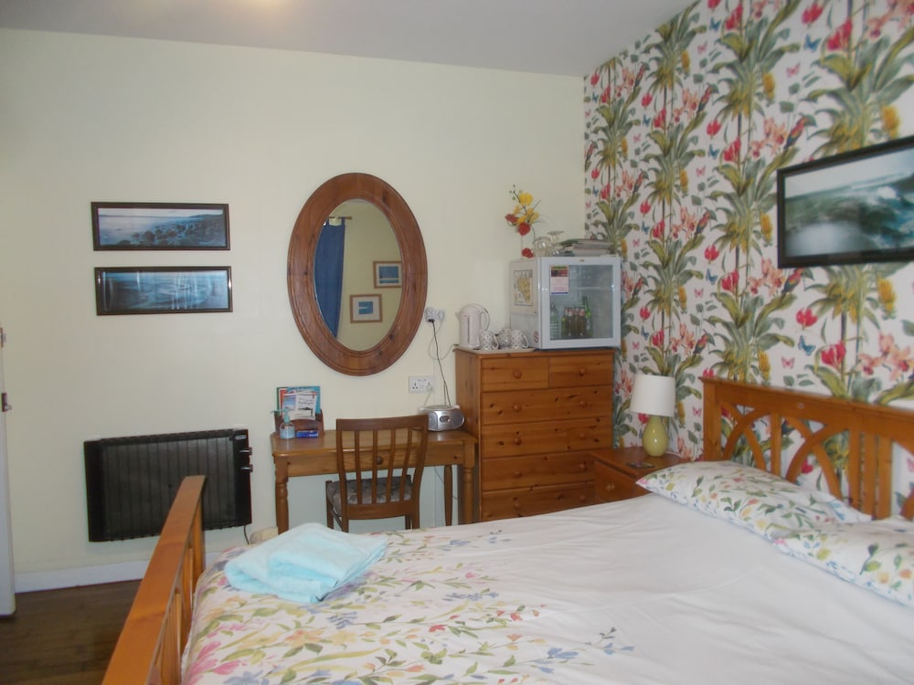Basic Triple Room, 3 Twin Beds photo 1