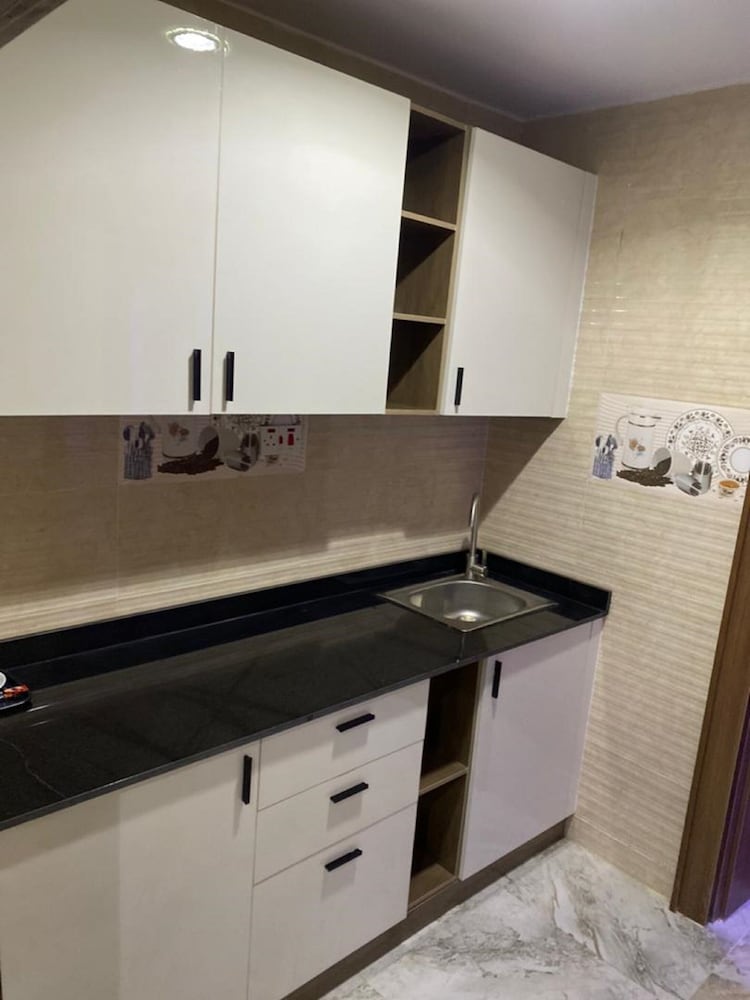Business Suite - Photo 9