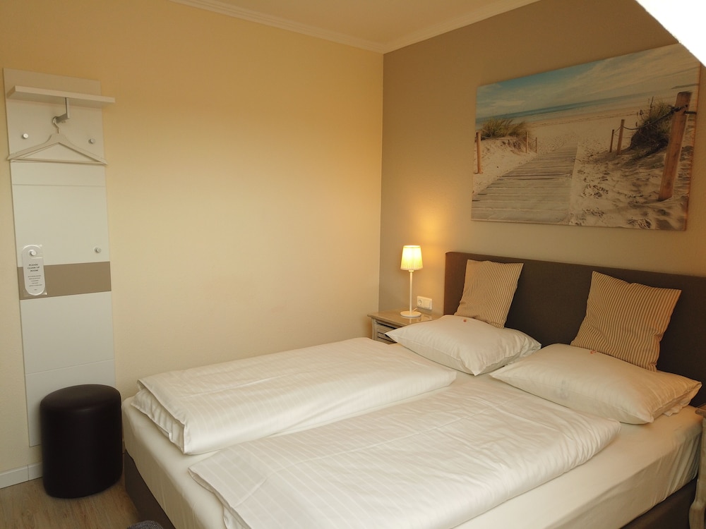 Economy Double Room photo 2