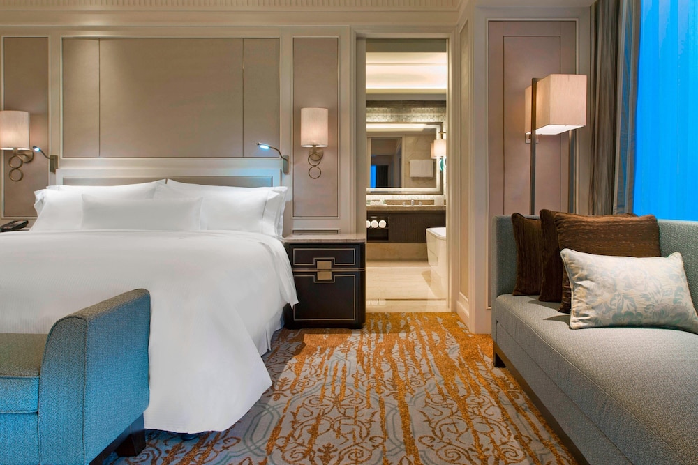 Club lounge access, 1 Bedroom Executive Suite, 1 King