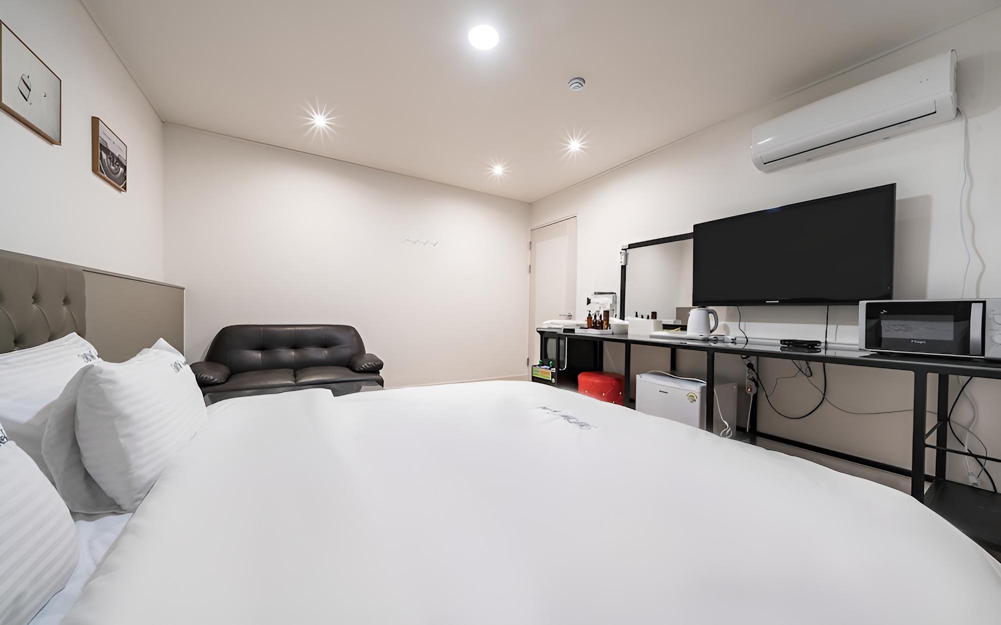 Room (Family (non-smoking room no consecuti) - Photo 3