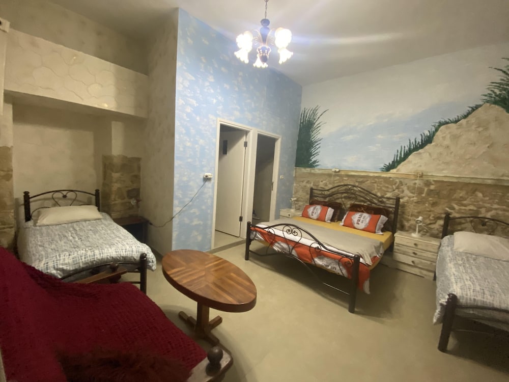 #2 Private Room, 1 Bedroom photo 3