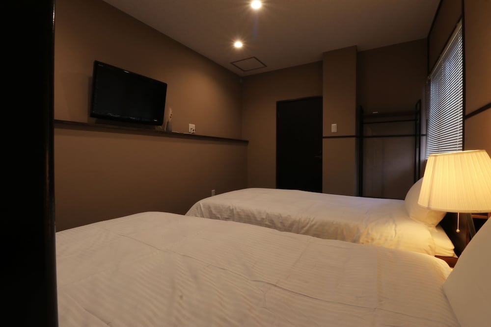 Twin Room - Photo 2