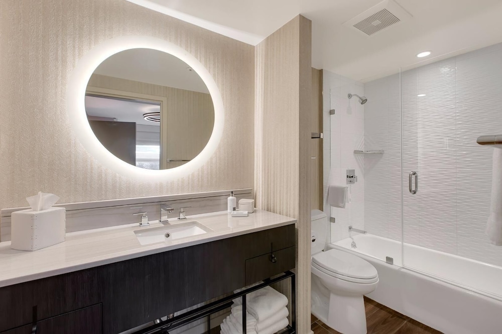Junior Suite, 1 Queen Bed - Photo 14