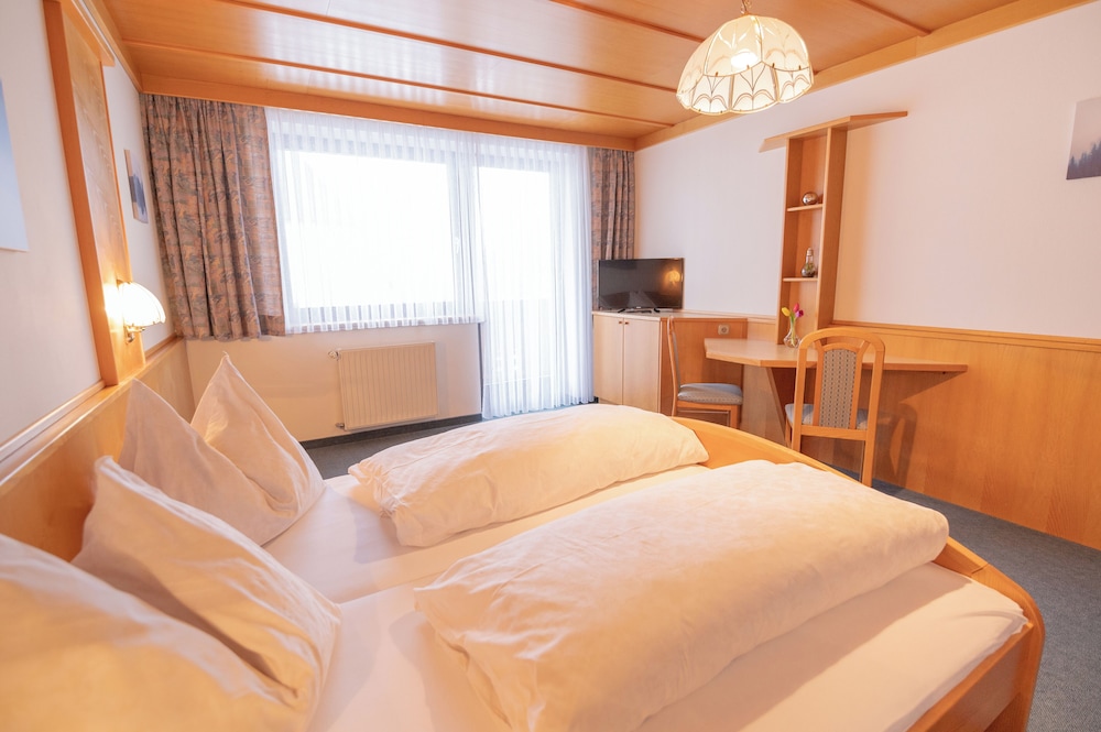Classic Double or Twin Room, Balcony, Garden View
