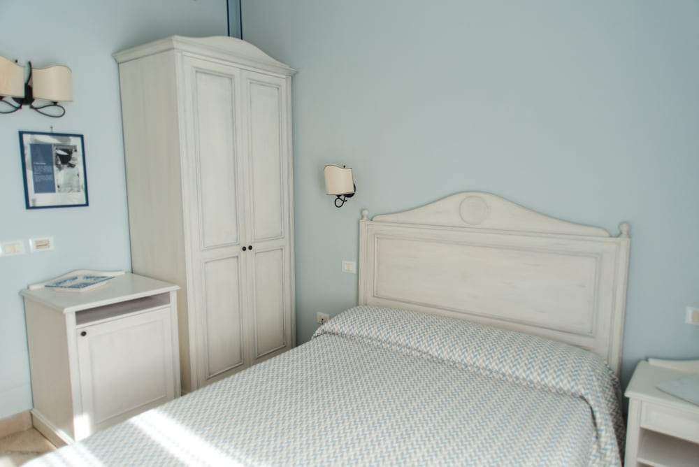 Room - Photo 1