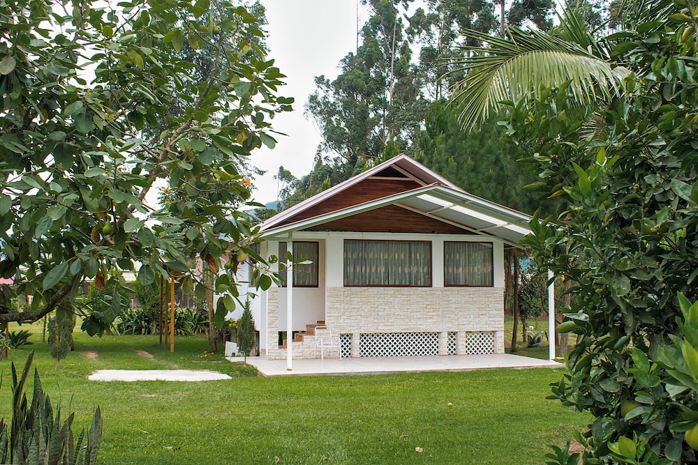 Family House, Garden View photo 1