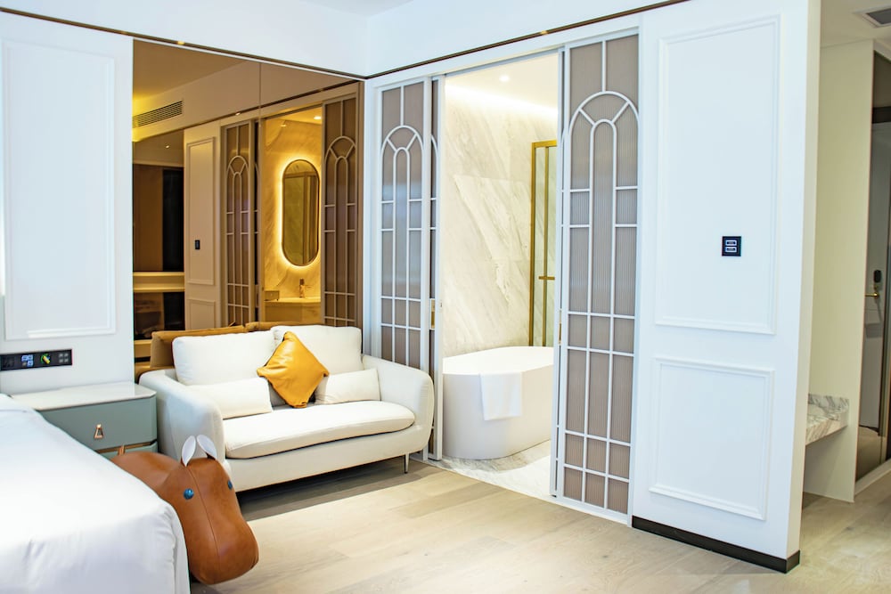 Family Triple Room, Multiple Beds, Balcony, Partial Ocean View photo 3