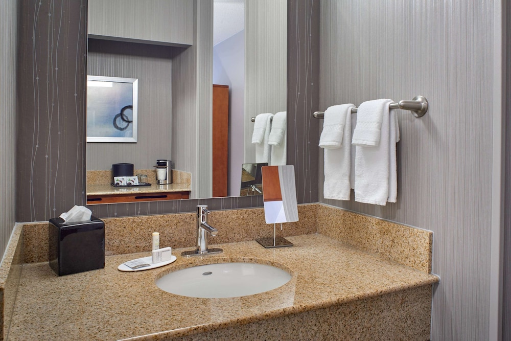 Superior Room, 2 Queen Beds, Courtyard View photo 3