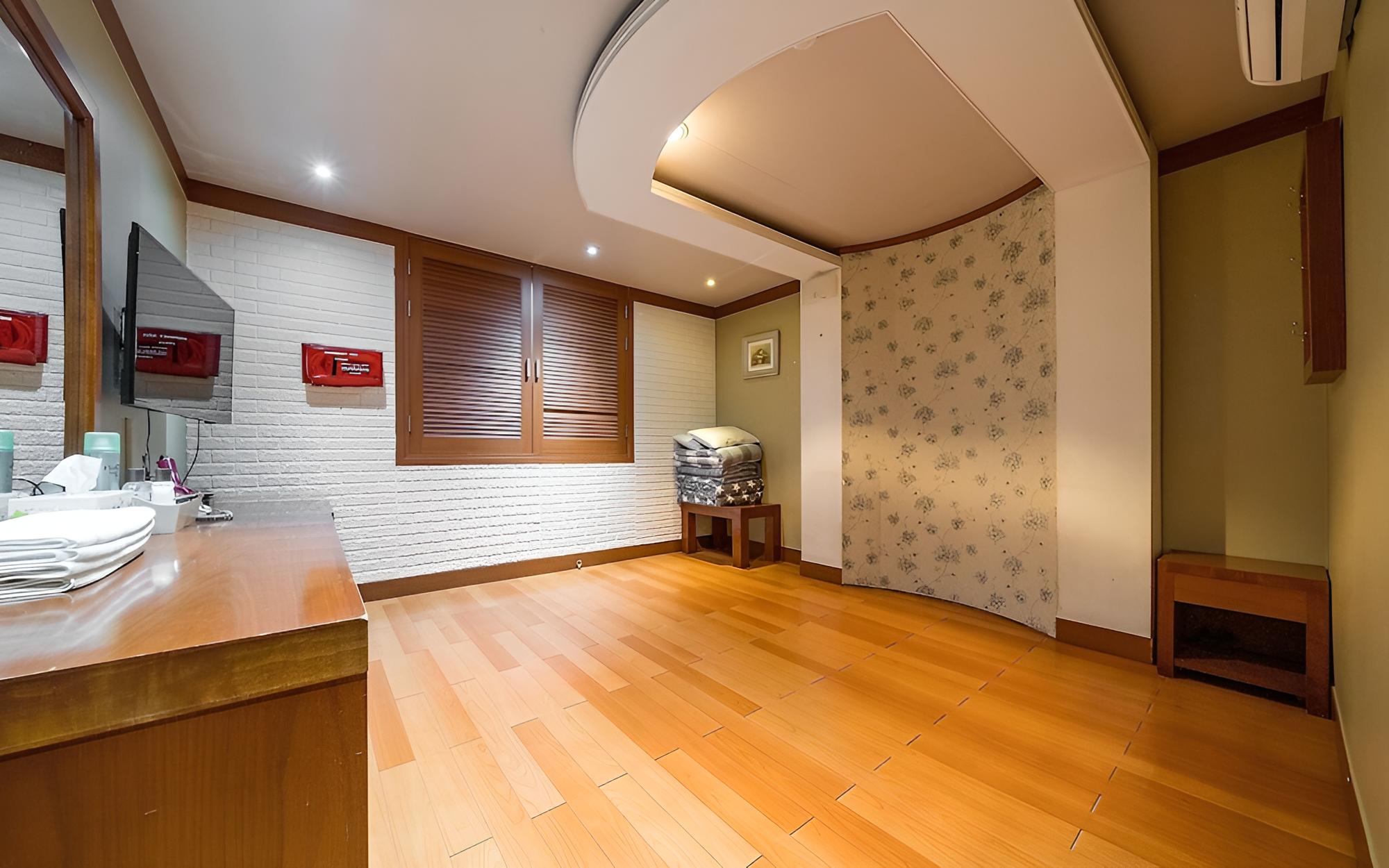 Room (Standard Room(floor heating system))