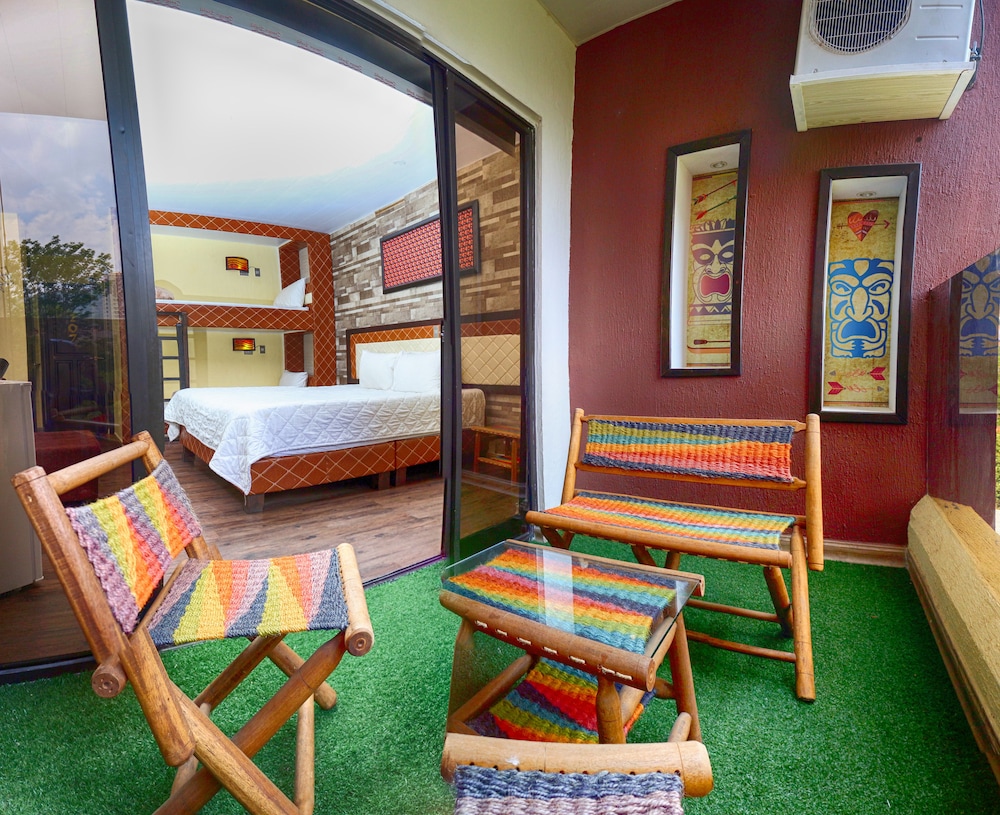 Triple Room, Multiple Beds, Non Smoking photo 3