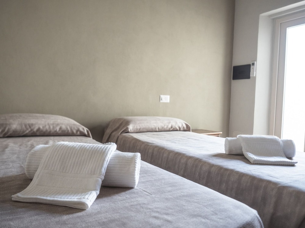 Twin Room, Accessible photo 1