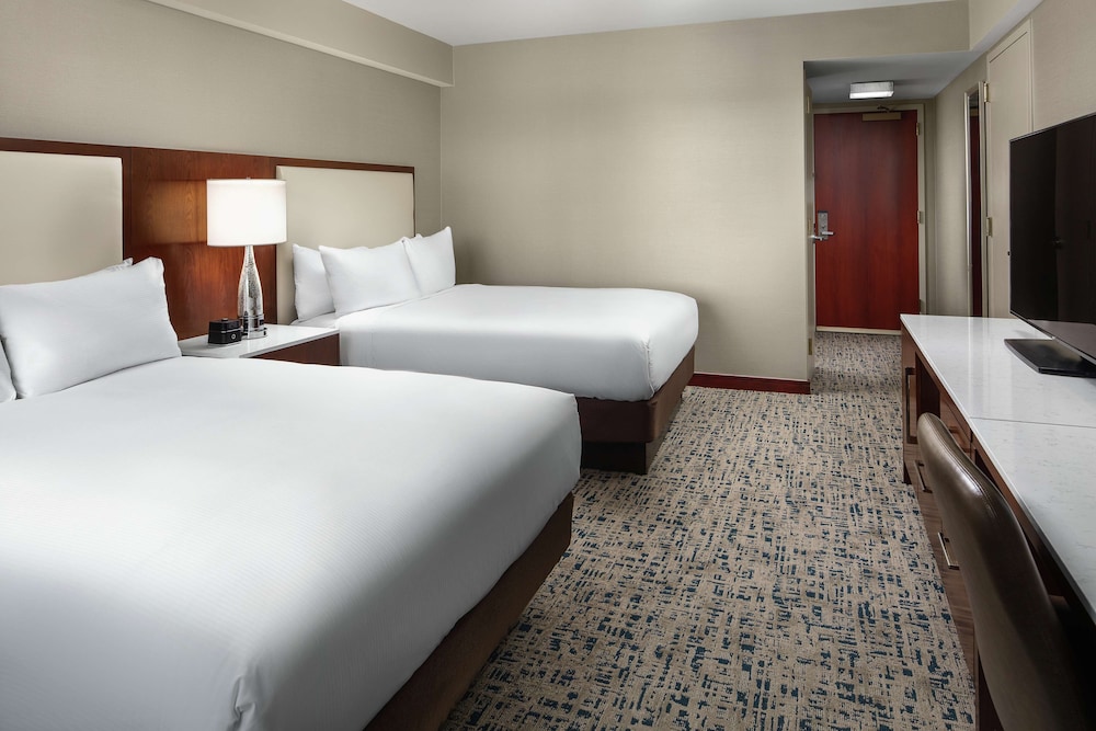 Room, 2 Queen Beds, City View