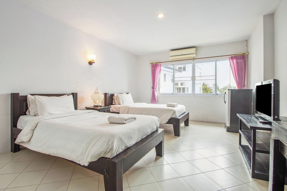 Standard Twin Room - Photo 1