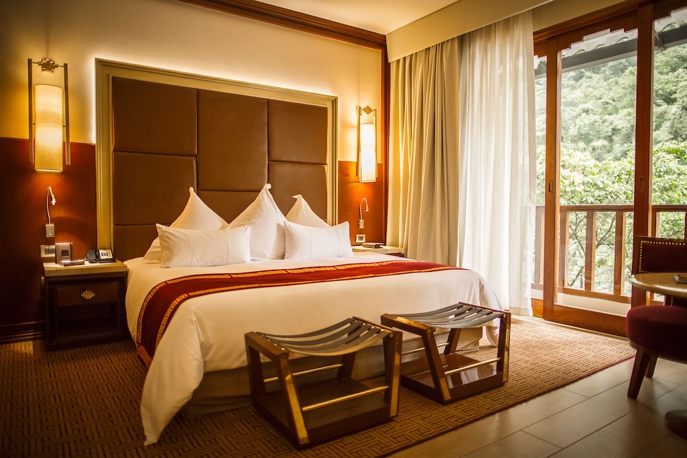 Deluxe Room, 1 King Bed, River View - Photo 3