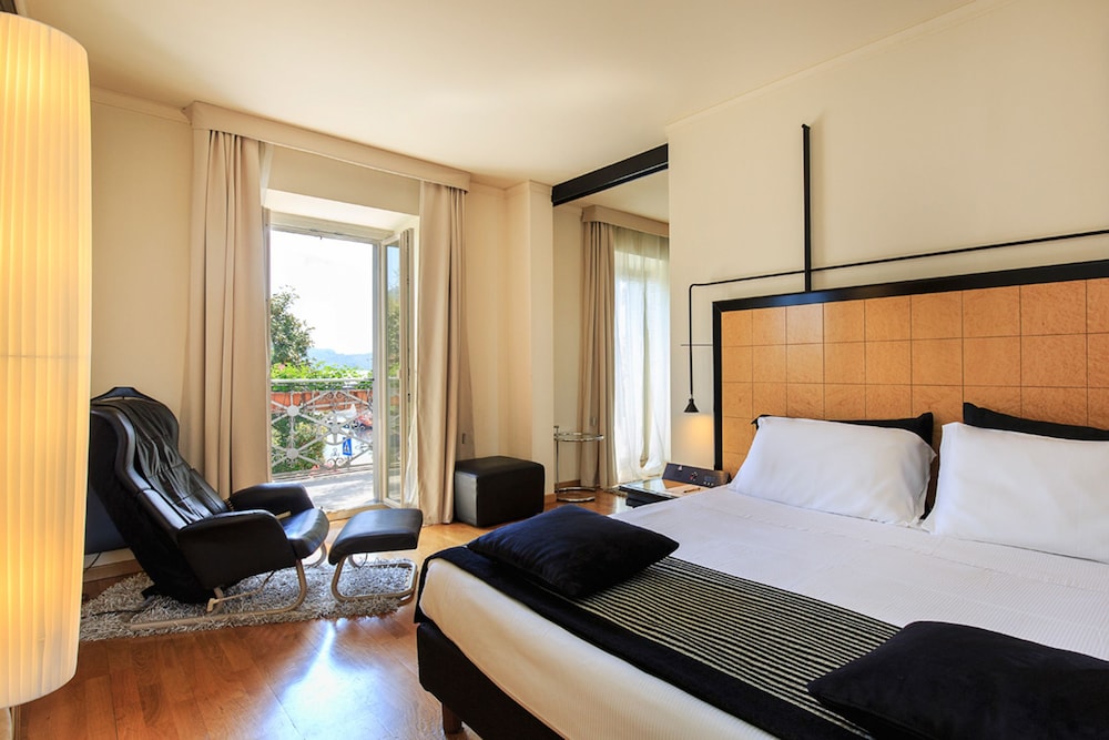 Junior Suite, Balcony, Lake View