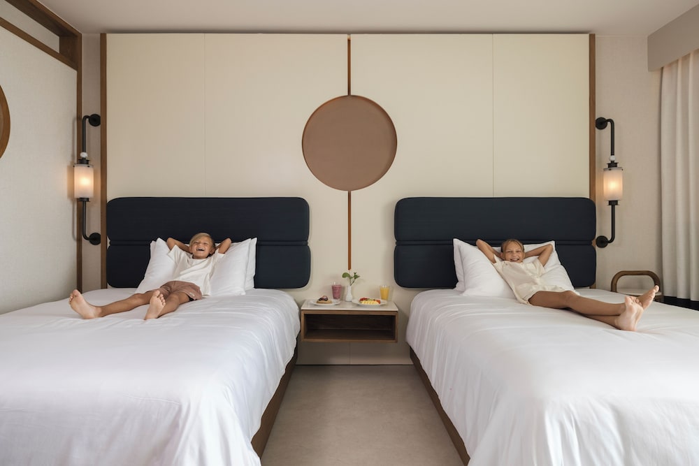Room, 2 Queen Beds, Oceanfront - Photo 3