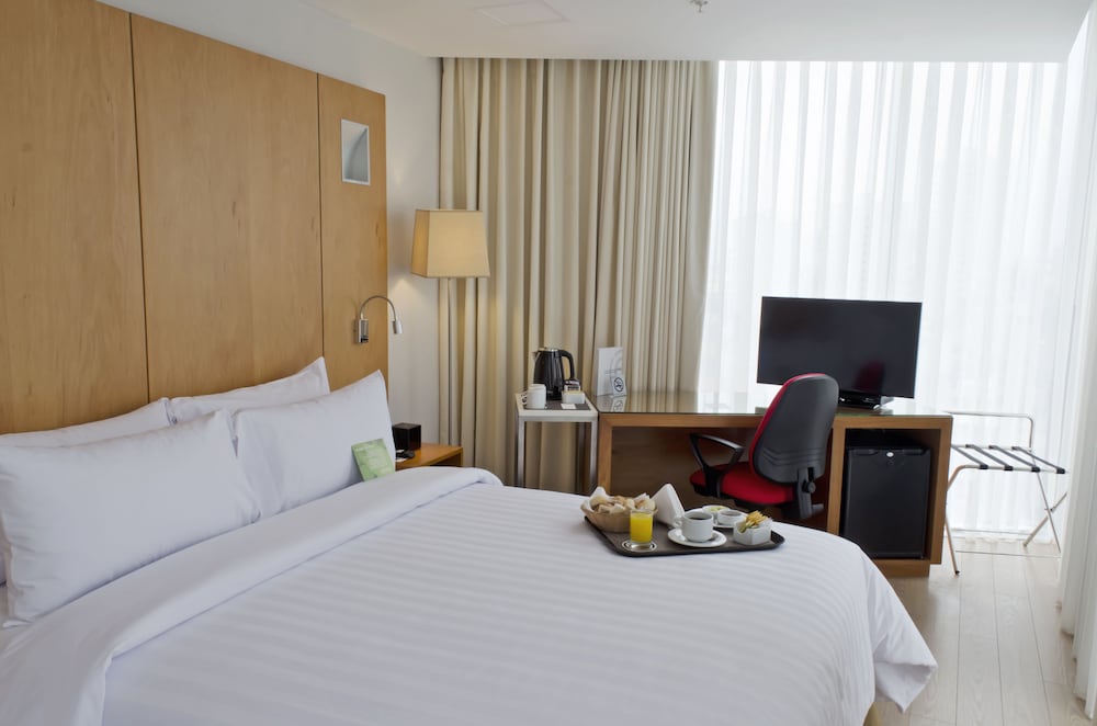 Deluxe Room, 1 Queen Bed, Non Smoking photo 1