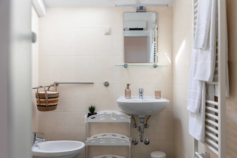 Comfort Apartment, 2 Bedrooms, Terrace, Sea View photo 3