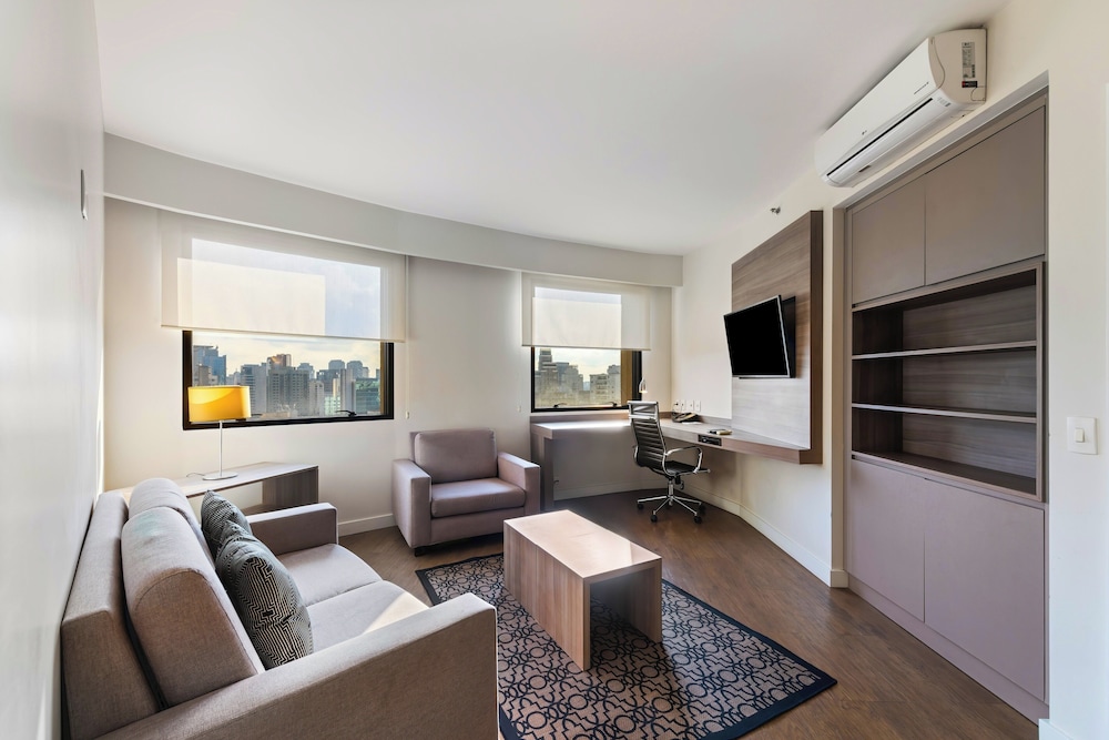 Suite, 2 Bedrooms, Kitchen (High Floor) - Photo 1