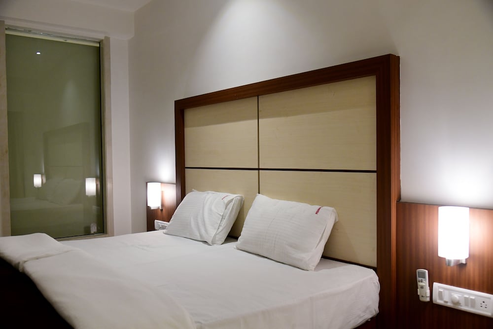 Deluxe Room - Photo 14