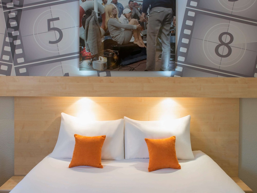 Standard Suite, 2 Double Beds, Connecting Rooms thumbnail 5