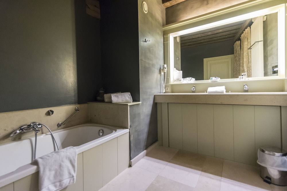 Deluxe Double Room, Canal View - Photo 10
