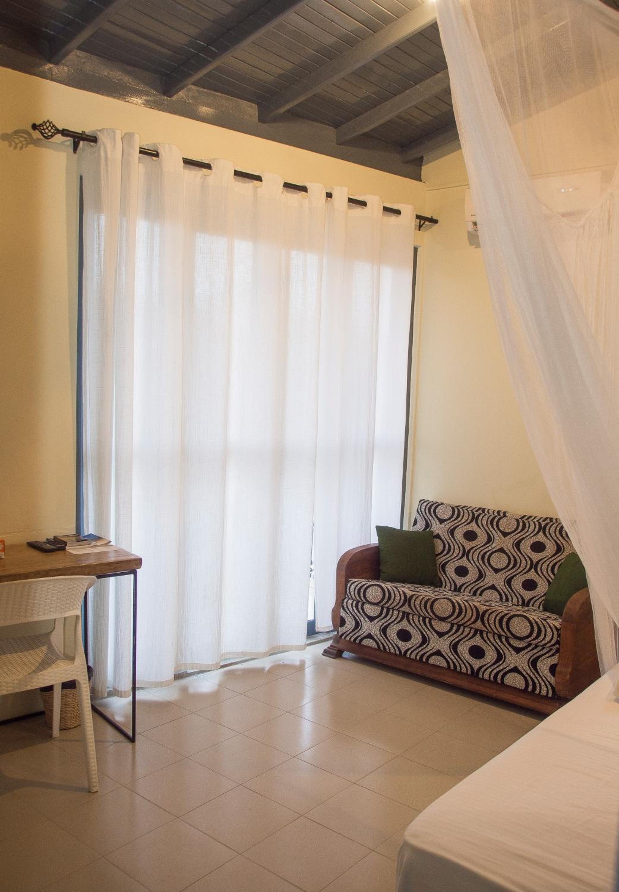 Deluxe Queen Suite