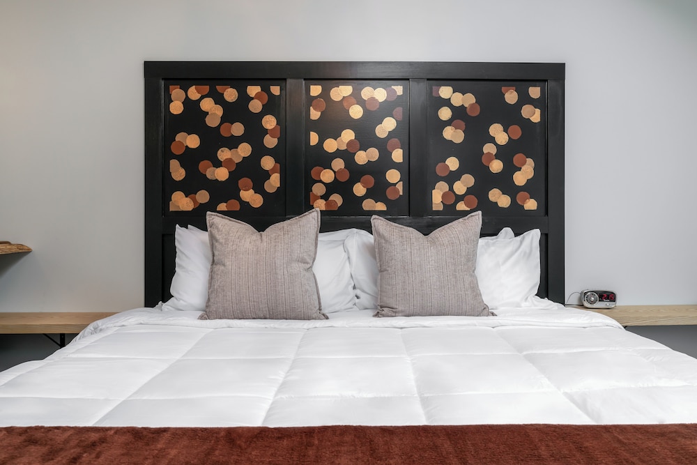 Luxury Room, 1 King Bed, Private Bathroom photo 1