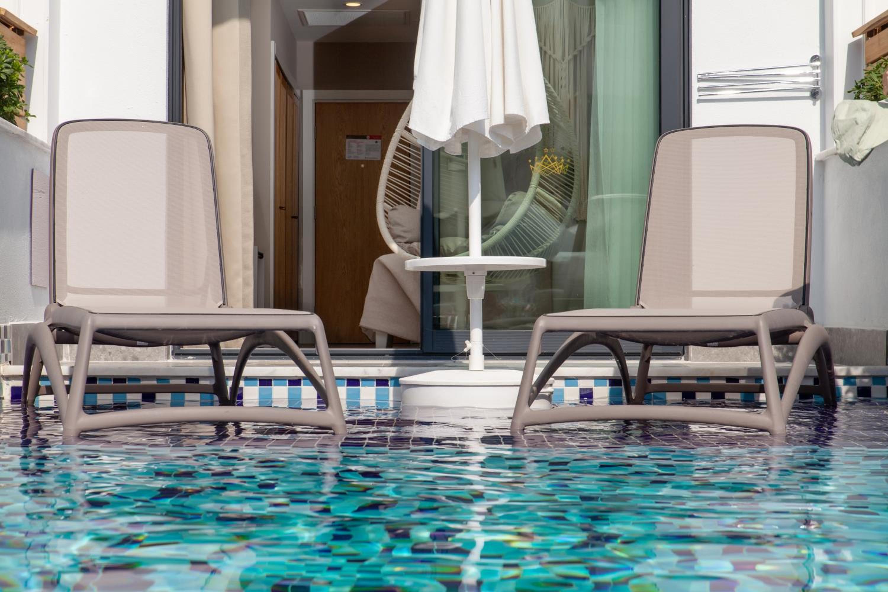 Double Room with Pool View photo 3