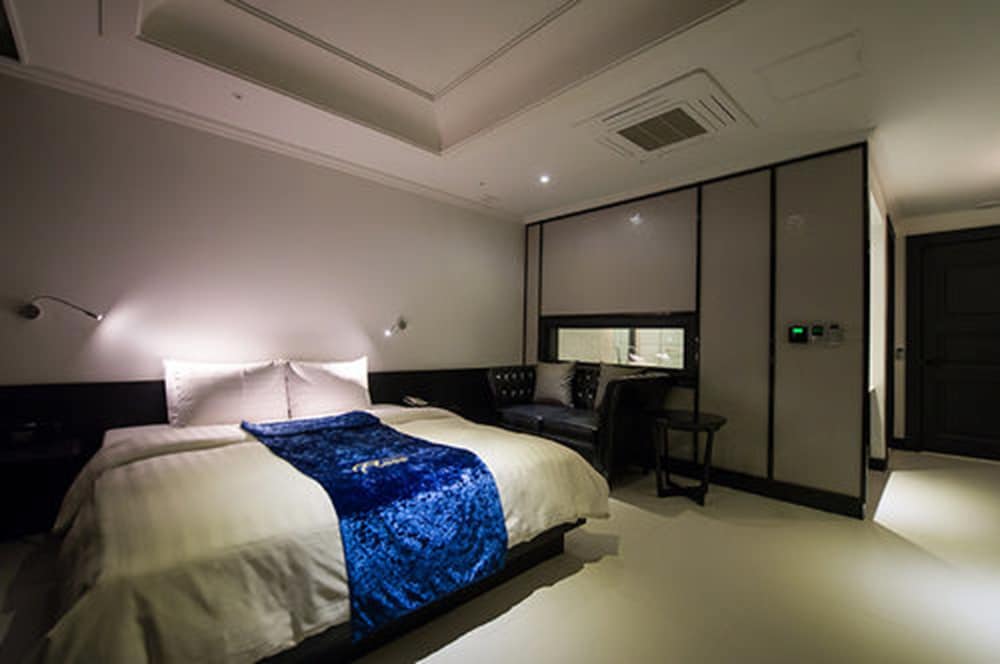 Premier Twin Room photo 2