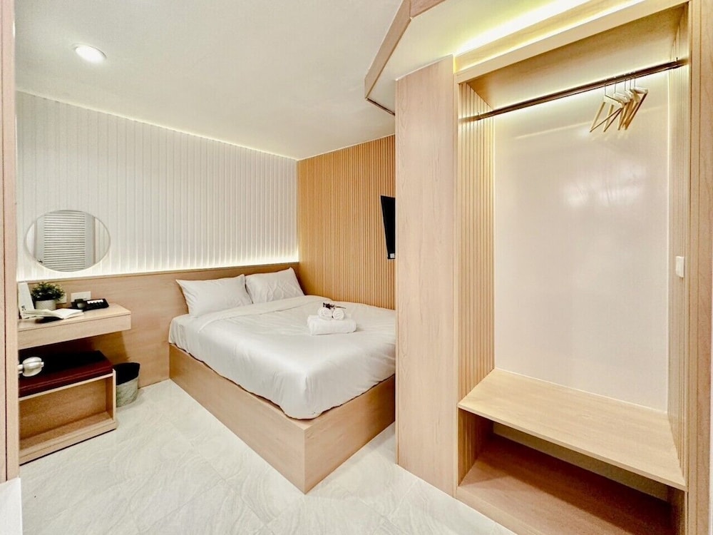 Economy Double Room, No Window, Non Smoking photo 2