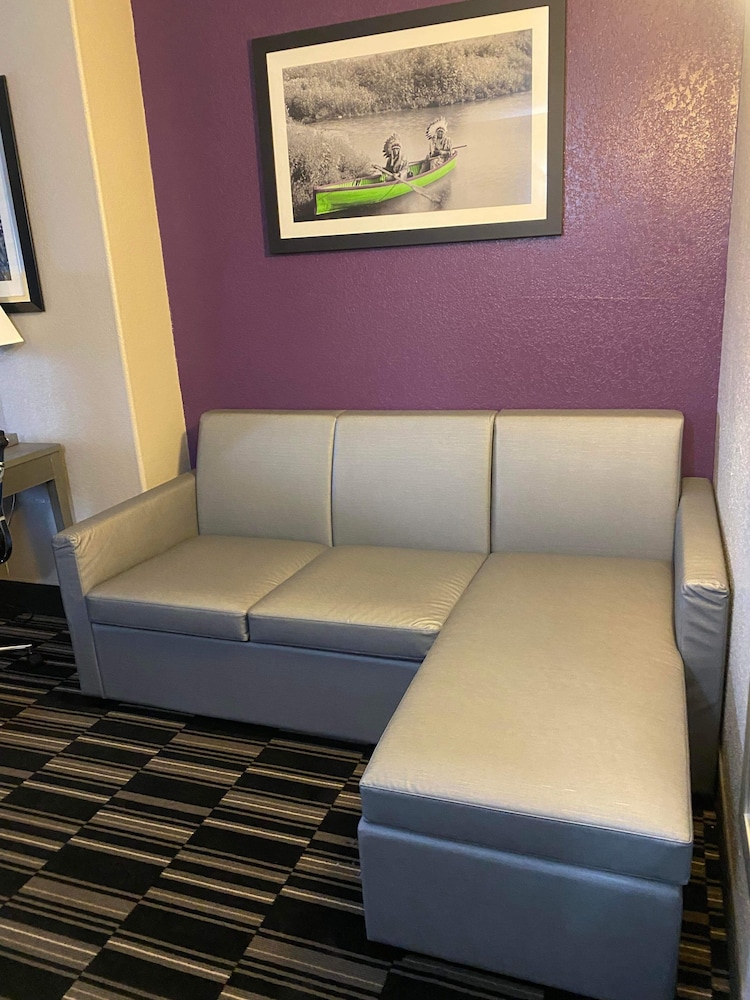 Deluxe Suite, 1 King Bed, Non Smoking (Deluxe Executive Suite) - Photo 2