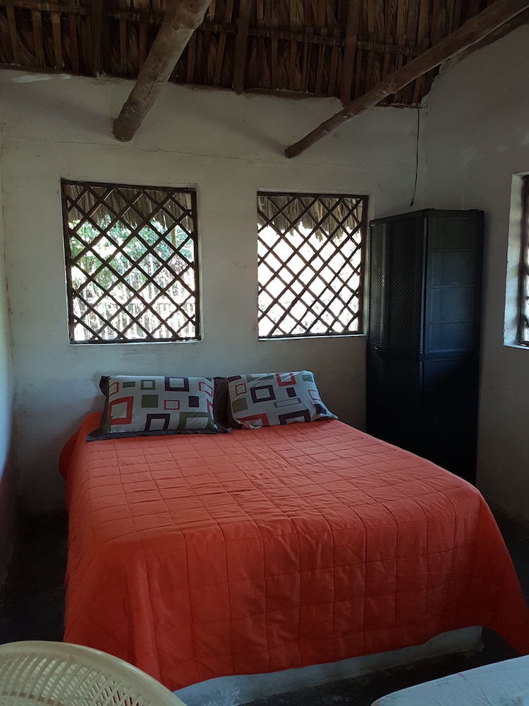 Basic Triple Room, Multiple Beds photo 2
