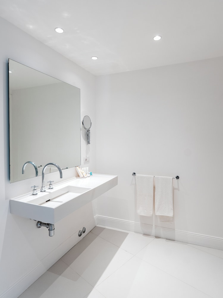 Exclusive Suite, 2 Bedrooms - Photo 11