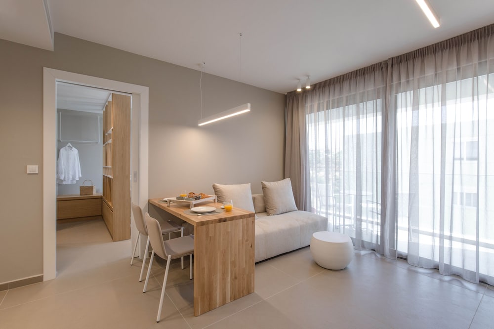 Noemie Luxury Suite 107 photo 1
