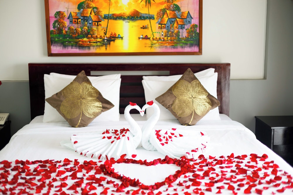 Deluxe Double Room with Balcony - Photo 14