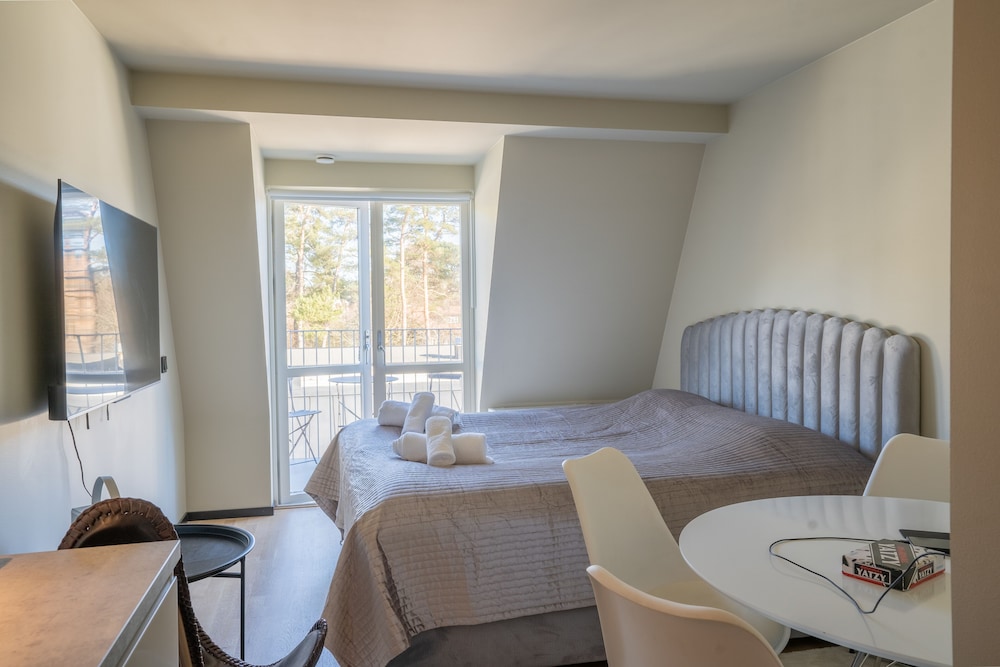 Gardenview Studio (1203)