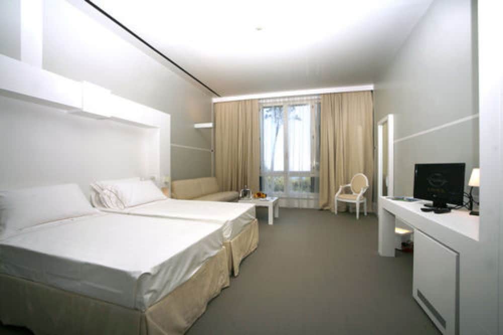 Deluxe Quadruple Room, Sea View photo 3