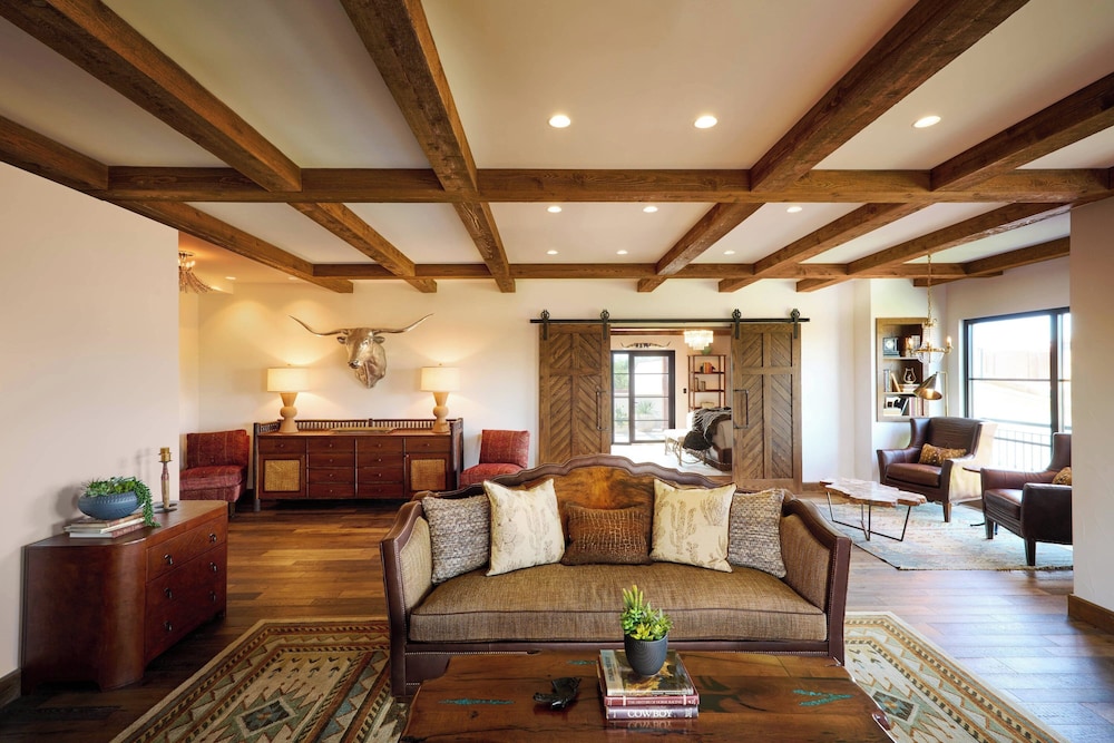 Presidential Suite, 1 King Bed, Fireplace (View) photo 1