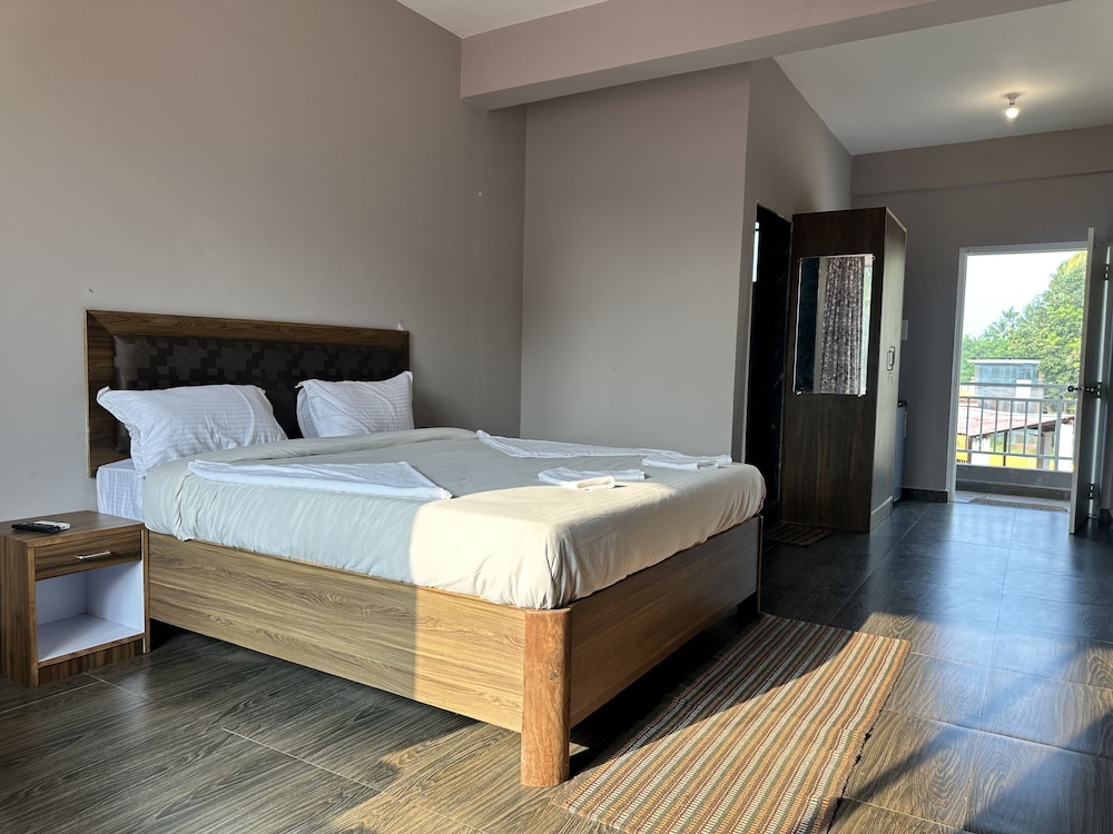 Deluxe Room - Photo 6