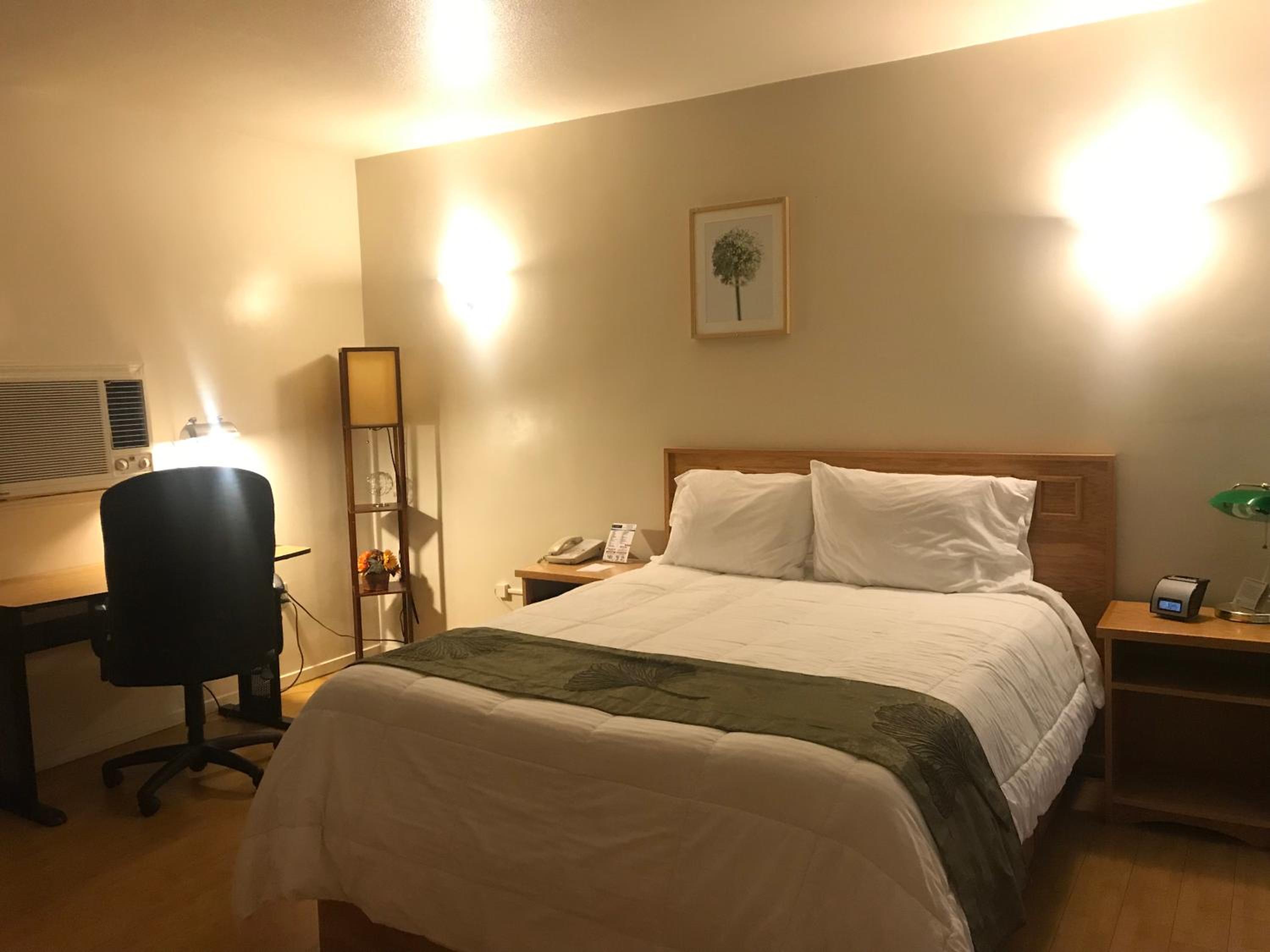 Deluxe Queen Room