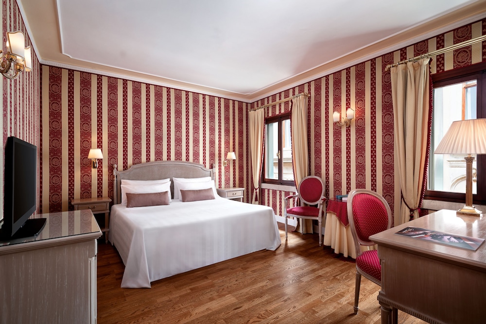 Deluxe Room - Photo 1