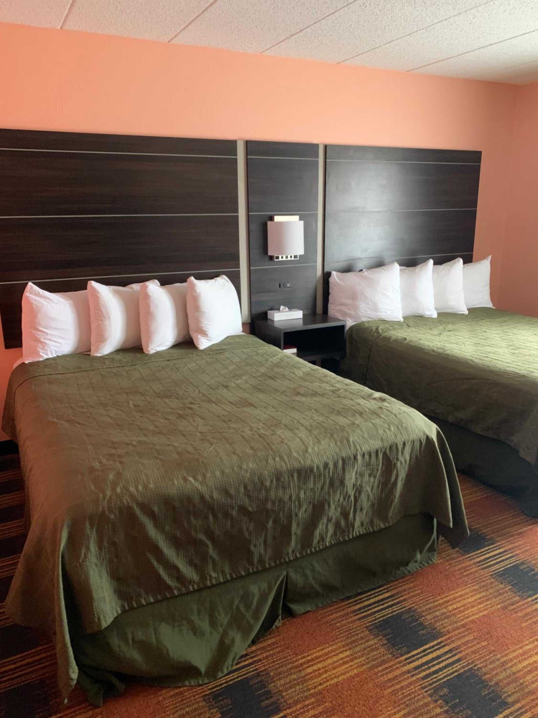 Queen Room with Two Queen Beds - Non-Smoking photo 1